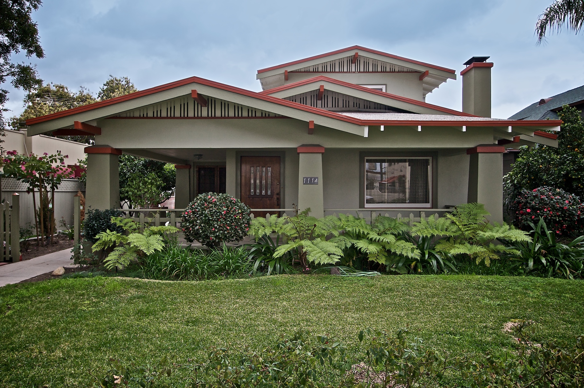 a-classic-craftsman-bungalow-charms-in-the-hollywood-hills-by-luxury